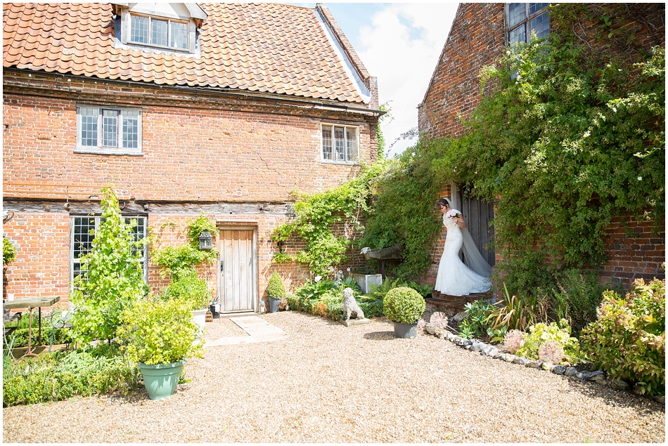 hales-hall-barn-wedding_029