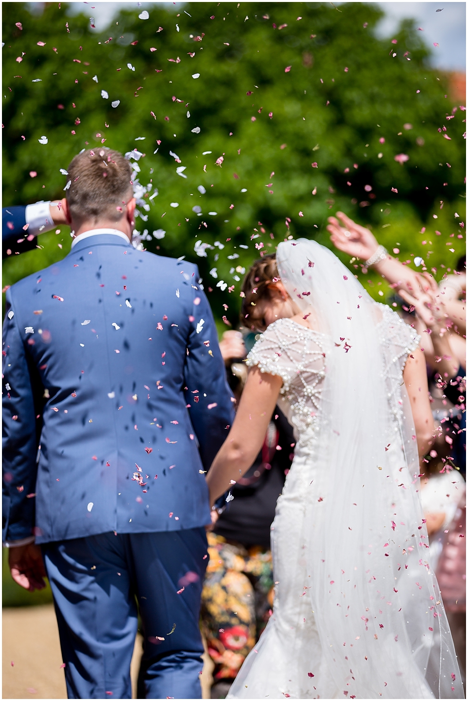 hales-hall-barn-wedding_052