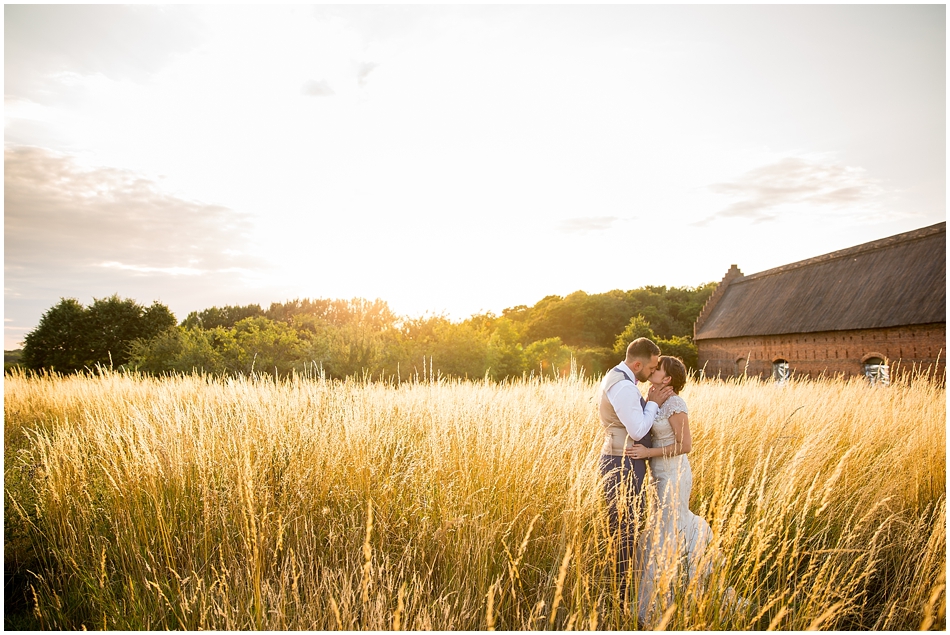 hales-hall-barn-wedding_092