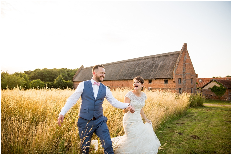 hales-hall-barn-wedding_095