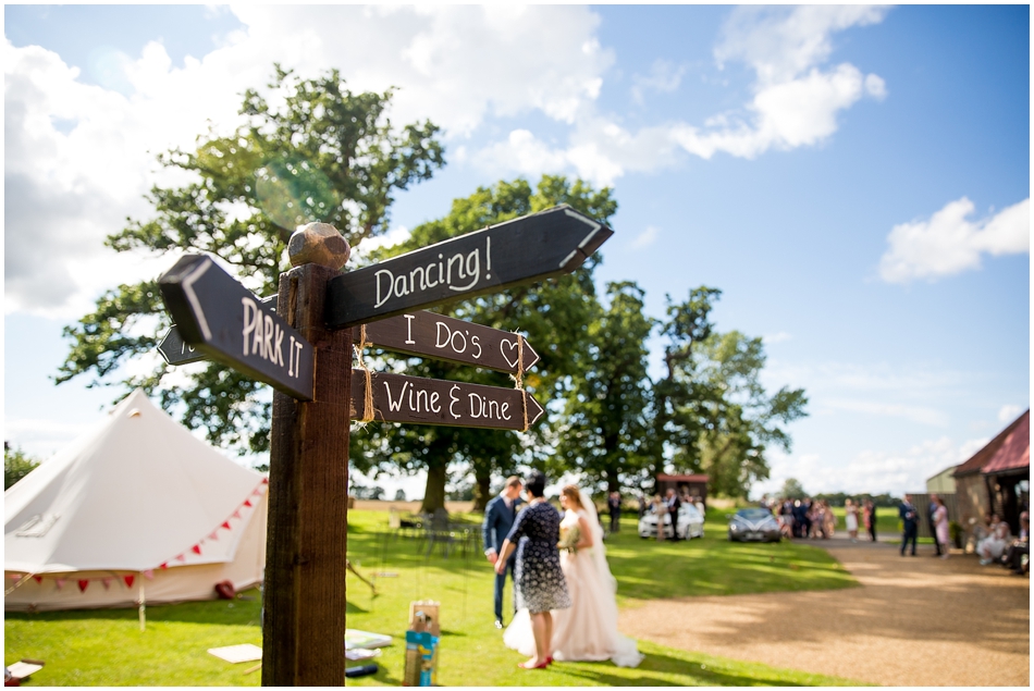 the-red-barn-wedding-photography_049