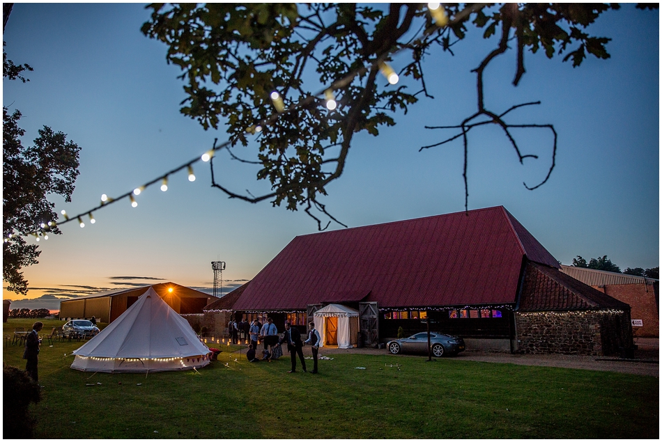 the-red-barn-wedding-photography_092